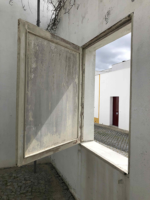 Habitar Siza: a experiência e interacção dos residentes com a arquitectura e as micro-tecnologias de Álvaro Siza